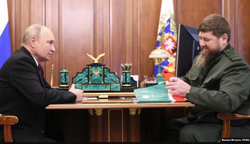 რამზან კადიროვმა ვლადიმერ პუტინი დააჯილდოვა - "ნომერ პირველს ჩეჩნეთის უმაღლესი ჯილდო გადავეცი