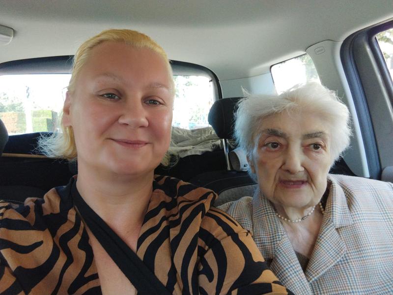 "დედაჩემის ცხედარს სახელმწიფო ხარჯით გადმოასვენებენ... მინდა, უკანასკნელ გზაზე გავაცილო, მაგრამ ბილეთის ყიდვის ფინანსები არ მაქვს..."  - რას ამბობს ინგა ფერაძის ქალიშვილი?