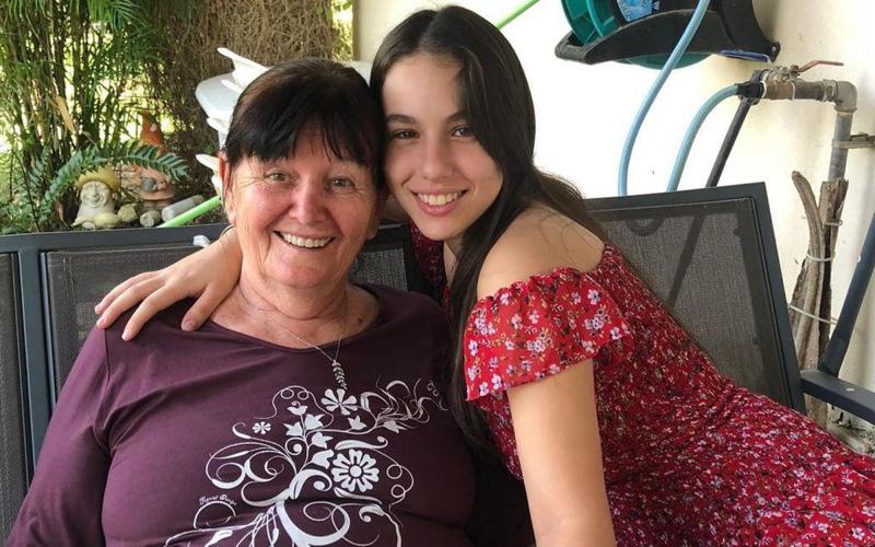 ტერორისტებმა პენსიონერი ქალი საკუთარ სახლში მოკლეს და ცხედრის ფოტო მისივე "ფეისბუქზე" ატვირთეს - რას ჰყვება შვილიშვილი ბებიის სასტიკ მკვლელობაზე?