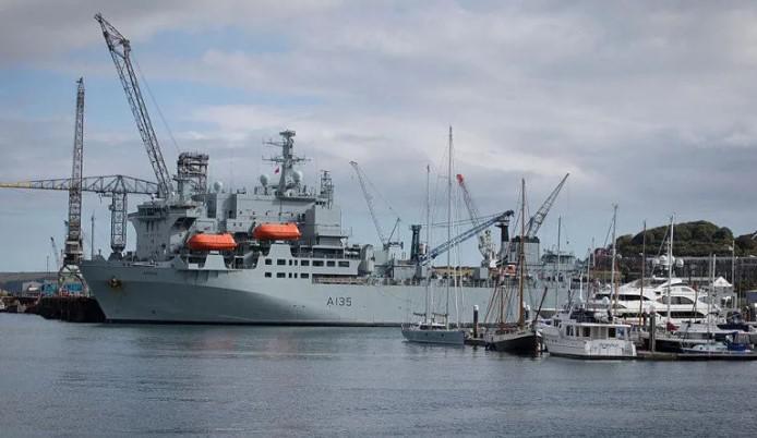 დიდი ბრიტანეთი ახლო აღმოსავლეთში თვითმფრინავებს და გემებს აგზავნის - რას ასახელებენ ბრიტანეთში გადაწყვეტილების მიზეზად