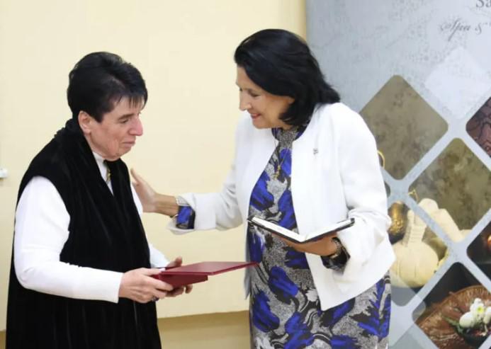 პრეზიდენტმა ნონა გაფრინდაშვილი თამარ მეფის ორდენით დააჯილდოვა