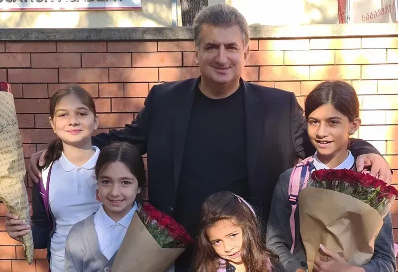 "ჩემი შვილები ყველაზე მნიშვნელოვანი ადამიანები არიან ჩემს ცხოვრებაში, ბედნიერი ვარ იმით, რომ მათთვის მამა საუკეთესო მეგობარი და დასაყრდენია" - გია ბაღაშვილი