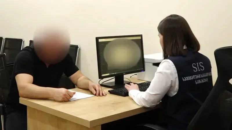 სპეციალურმა საგამოძიებო სამსახურმა ქალის მიმართ ადევნების ფაქტზე პოლიციელი ამხილა