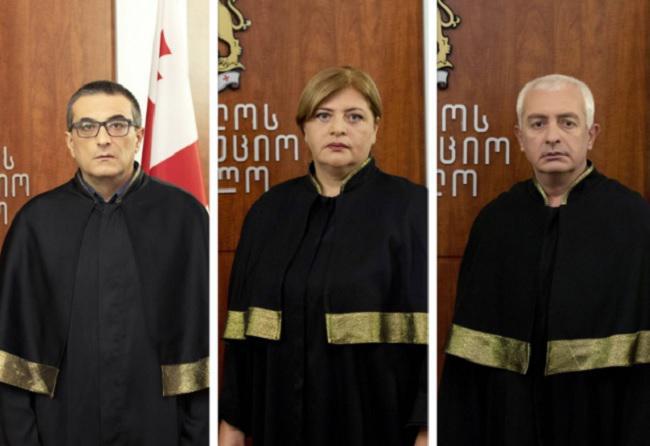 ვინ არიან მოსამართლეები, რომლებმაც პრეზიდენტის იმპიჩმენტს მხარი არ დაუჭირეს?