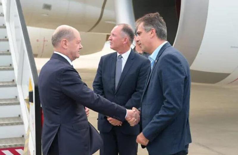 ოლაფ შოლცი ისრაელშია - რა განცხადება გააკეთა კანცლერმა აეროპორტში?