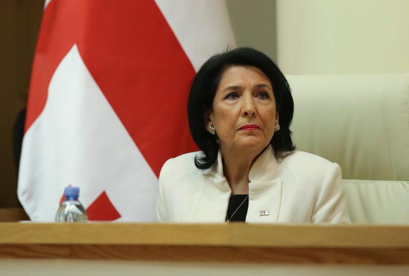 "სალომე ზურაბიშვილს ნერვები კარგ მდგომარეობაში აქვს" - პრეზიდენტი პარლამენტში მისი იმპიჩმენტის განხილვას დაესწრება: რას აცხადებენ დეპუტატები?