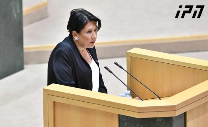 "ჩვენს ევროპელ პარტნიორებს მოვუწოდებ, რომ ამ ანტიევროპული იმპიჩმენტის მიუხედავად, საქართველო არ უნდა მიატოვოთ, რუსეთს არ უნდა მიეცეს საშუალება ამ რეგიონში თავისი გავლენა გააძლიეროს" - პრეზიდენტი