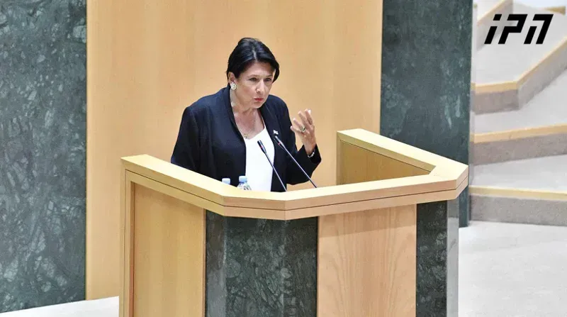 "როგორ გგონიათ, მე, ნიკო ნიკოლაძის შთამომავალი რამ უნდა შემაშინოს, თუნდაც პროკურატურის ხსენებამ? რამ უნდა მაიძულოს ეს ქვეყანა მივატოვო? - ამის იმედი ნუ გექნებათ" - პრეზიდენტი