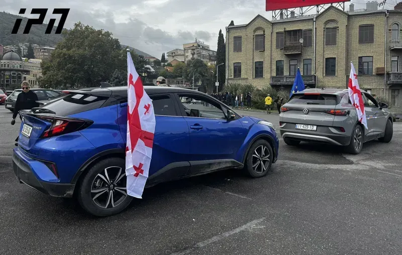 "ნაციონალური მოძრაობის“ მხარდაჭერები ავტოკოლონებით რესპუბლიკის მოედნიდან ჭორვილაში მიემართებიან