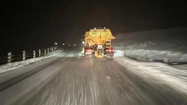 თოვლისა და ლიპყინულის გამო გუდაურის გზაზე შეზღუდვები წესდება - რა ინფორმაციას ავრცელებს გზების დეპარტამენტი?