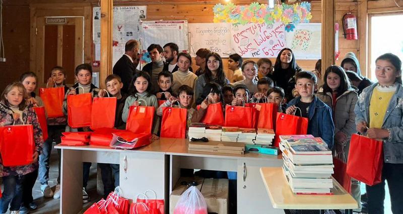 "ნიკორა ჯგუფი" მაღალმთიანის სოფლების სკოლებზე ზრუნვას აგრძელებს და მოსწავლეებს საჭირო ნივთებს გადასცემს
