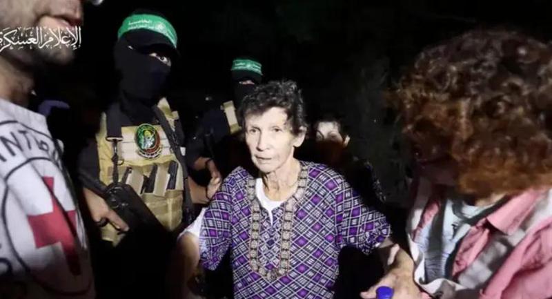 "მოტოციკლზე დამსვეს, ერთ ტერორისტს წინა მხრიდან ვყავდი დაჭერილი, მეორეს - უკნიდან, რომ არ წავქცეულიყავი" - რას იხსენებს "ჰამასის" ტყვეობიდან გათავისუფლებული ქალი?