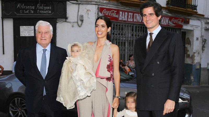 სოფია ფერნანდა დოლორეს კაიეტანა ტერეზა ანჯელა დე ლა კრუზ მიკაელა დელ სანტისიმო საკრამენტო დელ პერპეტუო სოკორო დე ლა სანტისიმა ტრინედადი  - სახელი, რომელიც ესპანეთში ბავშვს დაარქვეს