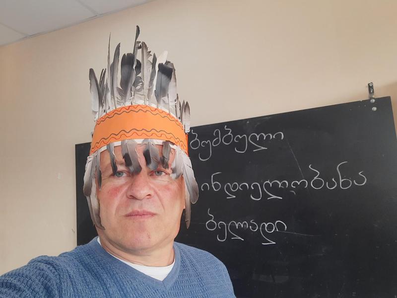 "გაკვეთილი რამდენიმე წუთით ჩაიშალა, გაოცებულები მიყურებდნენ" - "დევნილი ბელადის"  სიურპრიზი მარნეულელ მოსწავლეებს: ვინ არის გალელი პედაგოგი, რომლის სახალისო მეთოდმა ინტერნეტი მოიცვა