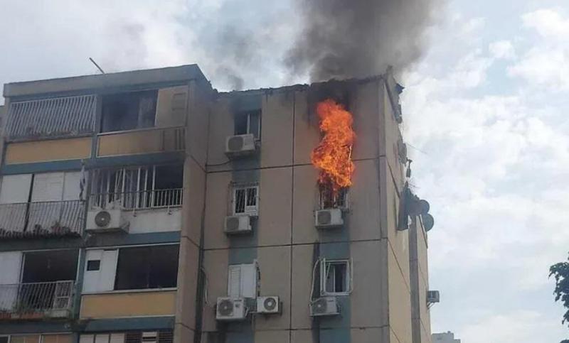 სარაკეტო თავდასხმები თელ-ავივზე - დაზიანდა საცხოვრებელი კორპუსი, არიან დაშავებულები