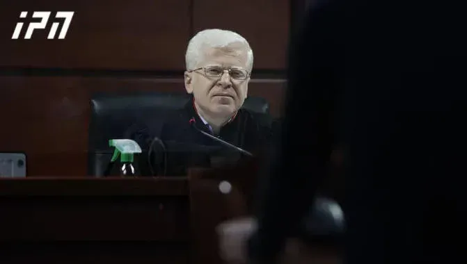 მოსამართლის გადაწყვეტილებით, ექსპრეზიდენტის დისტანციური ჩართვა კლინიკა "ვივამედიდან“ გათიშეს, რასაც დარბაზში სააკაშვილის მხარდამჭერების უკმაყოფილება მოჰყვა