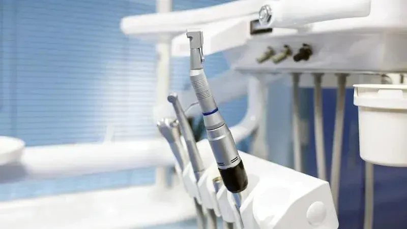 სტომატოლოგიური დაწესებულება ვალდებული ხდება, უზრუნველყოს თანამშრომელთა პროფილაქტიკური იმუნიზაცია B ჰეპატიტზე და სკრინინგი C ჰეპატიტზე