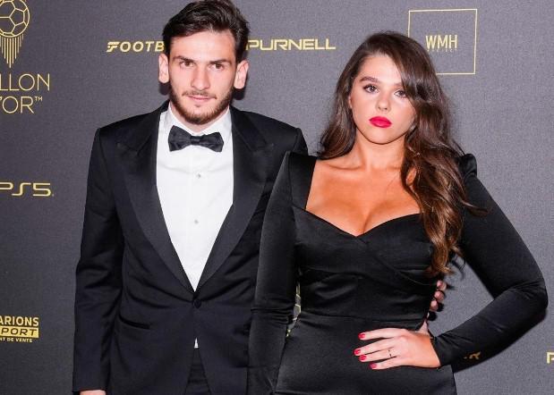 ხვიჩა კვარაცხელია მეუღლესთან ერთად "ოქროს ბურთის" დაჯილდოების ცერემონიაზე - პირველი კადრები პარიზიდან (ვიდეო)