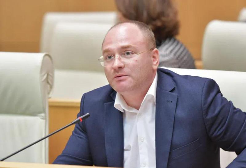 "ვაღიარებ, რომ ეს იყო ემოციურად გადაჭარბებული" - ირაკლი ბერაია თეონა აქუბარდიას მიმართ გაკეთებული შეურაცხმყოფელი განცხადების გამო ბოდიშს იხდის