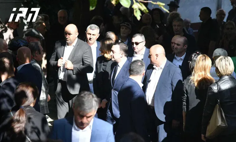 თენგიზ არჩვაძის სამოქალაქო პანაშვიდზე პრემიერ-მინისტრი, პრეზიდენტი, პარლამენტის თავმჯდომარე და თბილისის მერი მივიდნენ
