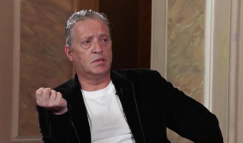 "მამაჩემის პანაშვიდებზე არ ვყოფილვარ, მისმა მეუღლემ არ მოინდომა ჩემი მისვლა... ამ ქალს ვიცნობდი" - დათო დარჩია ბიოლოგიურ მამაზე, რომელიც ასევე მსახიობი იყო