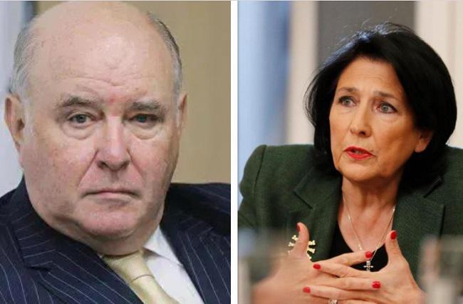 "ქალბატონს, რომელიც იმპიჩმენტს ძლივს გადაურჩა, საქართველოში მცხოვრები რუსები ანერვიულებს - ამას ბოდვის გარდა ვერაფერს ვუწოდებთ" - კარასინი სალომე ზურაბიშვილზე