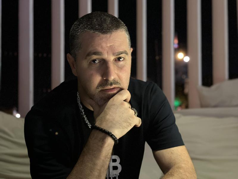 "მანქანით მივდიოდი როცა გავითიშე, მტკვარში ვვარდებოდით... ექიმებმა მითხრეს, რომ ეს იყო ნერვული შეტევები, მქონდა შეგრძნება, რომ უნდა მოვმკვდარიყავი" - ცნობილი რეპერი მძიმე პერიოდზე