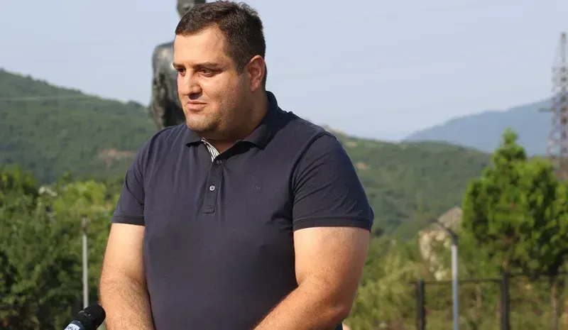 გამოძიების ინფორმაციით, დმანისის ყოფილ მერს, გიორგი ტატუაშვილს წარსულში არსებული წყენის გამო, მოკვლის განზრახვით აედევნენ