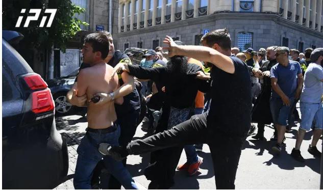 2021. 5-6 ივლისი. ნადირობა მედიაზე -  უპასუხო კითხვები და წახალისებული ძალადობა: რატომ არ დაისაჯნენ ორგანიზატორები?