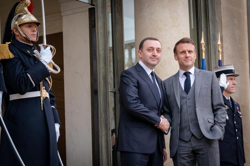 "ბრავო ქართველ ხალხს... საფრანგეთი დგას თქვენს გვერდით" - მაკრონის პოსტი ქართულ ენაზე, ღარიბაშვილთან შეხვედრის შემდეგ