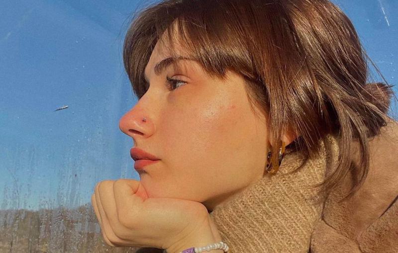 "საქართველოში დედ-მამის გარეშე ყოფნამ მომიწია. ძალიან მიჭირდა..." - ვინ არის მომღერალი, რომელმაც კონტრაქტი ლოს-ანჯელესის ცნობილ პროდიუსერებთან გააფორმა?