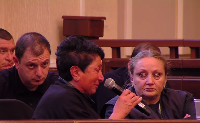 "მე ვიცი, რაც დამემართა. პენსიონერი ვარ, თავს ცუდად ვგრძნობ..." - კანონიერი ქურდისთვის  მიმართვის ბრალდებით დაკავებული ნინო ცეცხლაძე 5 000-ლარიანი გირაოთი გათავისუფლებას ითხოვს