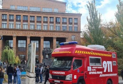 ერევნის სახელმწიფო უნივერსიტეტში აფეთქება მოხდა - მედიის ინფორმაციით, არის მსხვერპლი