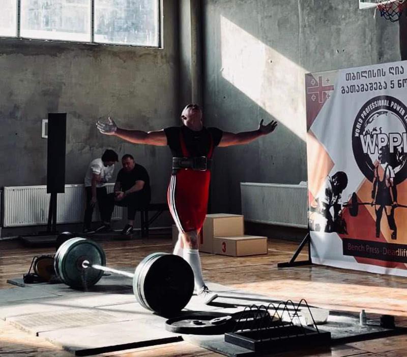 16 წლის ბიძინა მაზმიშვილმა ატაცში 225 კილოგრამი სძლია (ვიდეო)