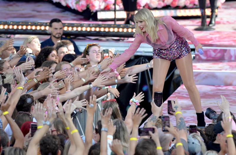 ტრაგედია ტეილორ სვიფტის კონცერტზე, რომელიც რეკორდულ სიცხეში ჩატარდა: 23 წლის სტუდენტმა უწყლობის გამო გონება დაკარგა და გარდაიცვალა - როგორ ეხმაურება მომხდარს მომღერალი?