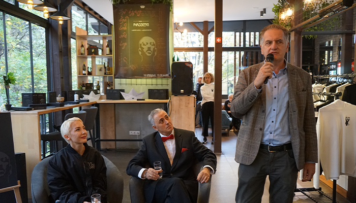 ირაკლი ჩარკვიანის ახალი წიგნი და საიუბილეო კოლექცია უკვე "ბიბლუსის" ქსელში