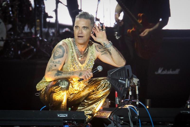 უბედური შემთხვევა რობი უილიამსის კონცერტზე - ქალმა სკამებზე გადაბიჯება სცადა, რის შედეგადაც ტრავმა მიიღო და კლინიკაში გარდაიცვალა