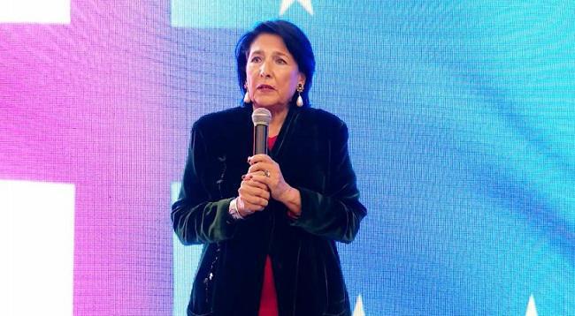 "თქვენი ყველასი ხმა მივა ევროპამდე" - სალომე ზურაბიშვილი კამპანიის, "ჩვენი ხმა ევროპას" ფარგლებში მედიის წარმომადგენლებს ხვდება