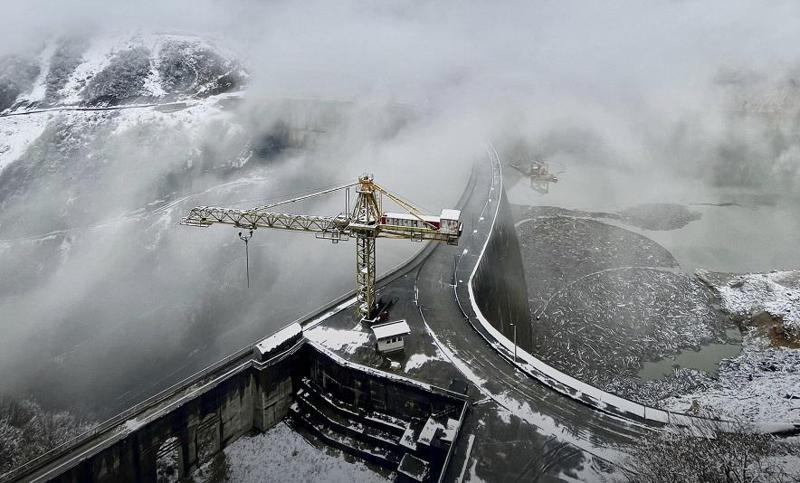 პირველი თოვლი ენგურჰესის კაშხალზე - ულამაზესი კადრები