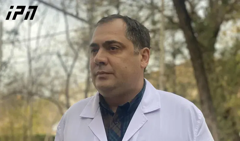 "გულ-მკერდის არეში, ბასრი იარაღით მიყენებული მრავლობითი დაზიანება აღენიშნება" - როგორია აღმაშენებლის გამზირზე, სამართალდამცავთან ერთად დაჭრილი 38 წლის მამაკაცის მდგომარეობა