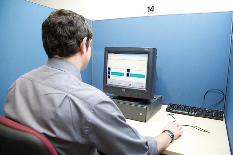 დიდ ბრიტანეთში, მამაკაცი, რომელიც მართვის მოწმობის აღებას ცდილობდა, თეორიულ გამოცდაში 59-ჯერ ჩაიჭრა