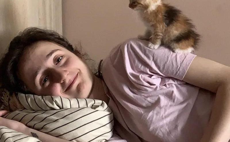 "გაფრენილი მანქანა ბორდიურზე მდგარ ჩემს შვილს დაეჯახა... 5 თვეა კომაშია" - უმძიმესი ავარიის შედეგად დაშავებულ კურიერ გოგონას დახმარება ესაჭიროება