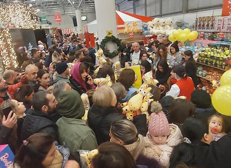 "ჟოზესთან ასეთი ამბავია..." - ხალხმრავლობა "ექსპო ჯორჯიას" მე-11 პავილიონში: რა ხდება "ბიბლუსის საახალწლო ფესტივალზე" (ფოტოები)