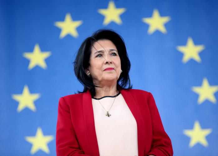 კამპანიის "ჩვენი ხმა ევროპას" ფარგლებში შეგროვილ ხელმოწერებს პრეზიდენტი ევროკავშირის ქვეყნებიდან დიპლომატიური კორპუსის წარმომადგენლებს 13 დეკემბერს გადასცემს