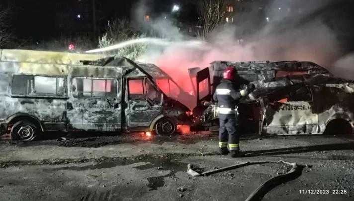 ქუთაისში სასწრაფო სამედიცინო დახმარების მანქანებს ცეცხლი გაუჩნდა