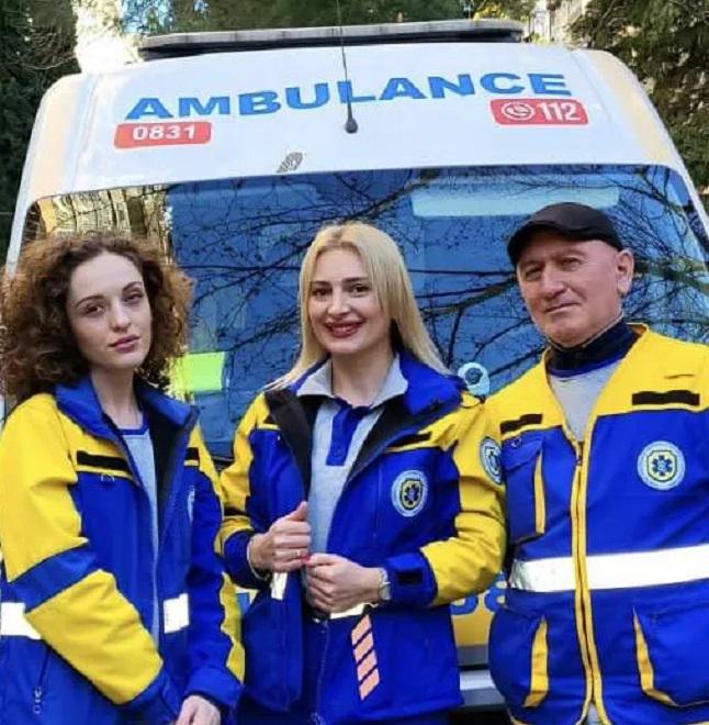 თბილისის სასწრაფო დახმარების ბრიგადამ მშობიარობა სასწრაფო დახმარების მანქანაში მიიღო: "რამდენიმე წუთში ჯანმრთელი გოგონა დაიბადა..."