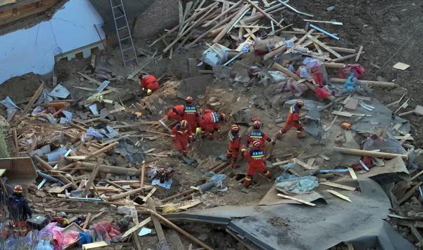 დამანგრეველი მიწისძვრა ჩინეთში: დაღუპულები, დაშავებულები და დაკარგულები - ფოტოები სტიქიის ზონიდან