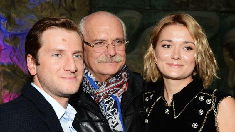 "ნადიას გადაწყვეტილება მისაღები არ იყო, მაგრამ ვხვდებოდი, რომ ქართველის ხიბლი ჩემს ყველა სიტყვას გადაწონიდა" - რას ამბობს მიხალკოვი ქალიშვილისა და რეზო გიგინეიშვილის დანგრეულ ოჯახზე