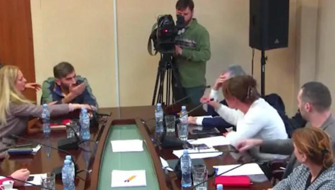 "მე შენ გაკონტროლებ და ყოველთვის გაგაკონტროლებ, რადგან შენ ხარ ნული..." - დაპირისპირება საზოგადოებრივი მაუწყებლის სამეურვეო საბჭოს სხდომაზე