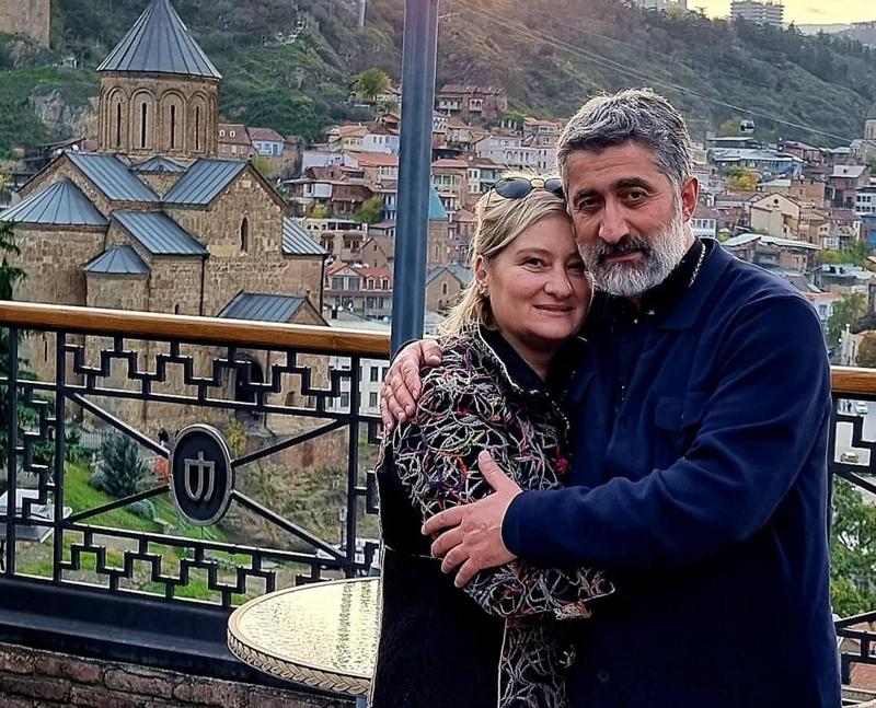 "უცებ გამიქრეს შვილი, არც გამაფრთხილეს, რომ ბავშვი დამძიმდა... მაშინ მე და მამაო გამოუცდელები ვიყავით და მედპერსონალს ვენდობოდით" - მამა საბა ჭიკაიძე და მისი მეუღლე შვილს ეძებენ